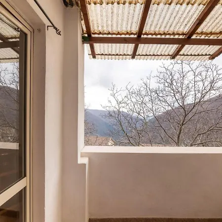 Large A Stone's Throw From The Marmore Falls Apartamento *